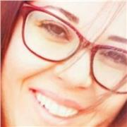 In insegnante di italiano e di inglese impartisce lezioni private o in gruppo